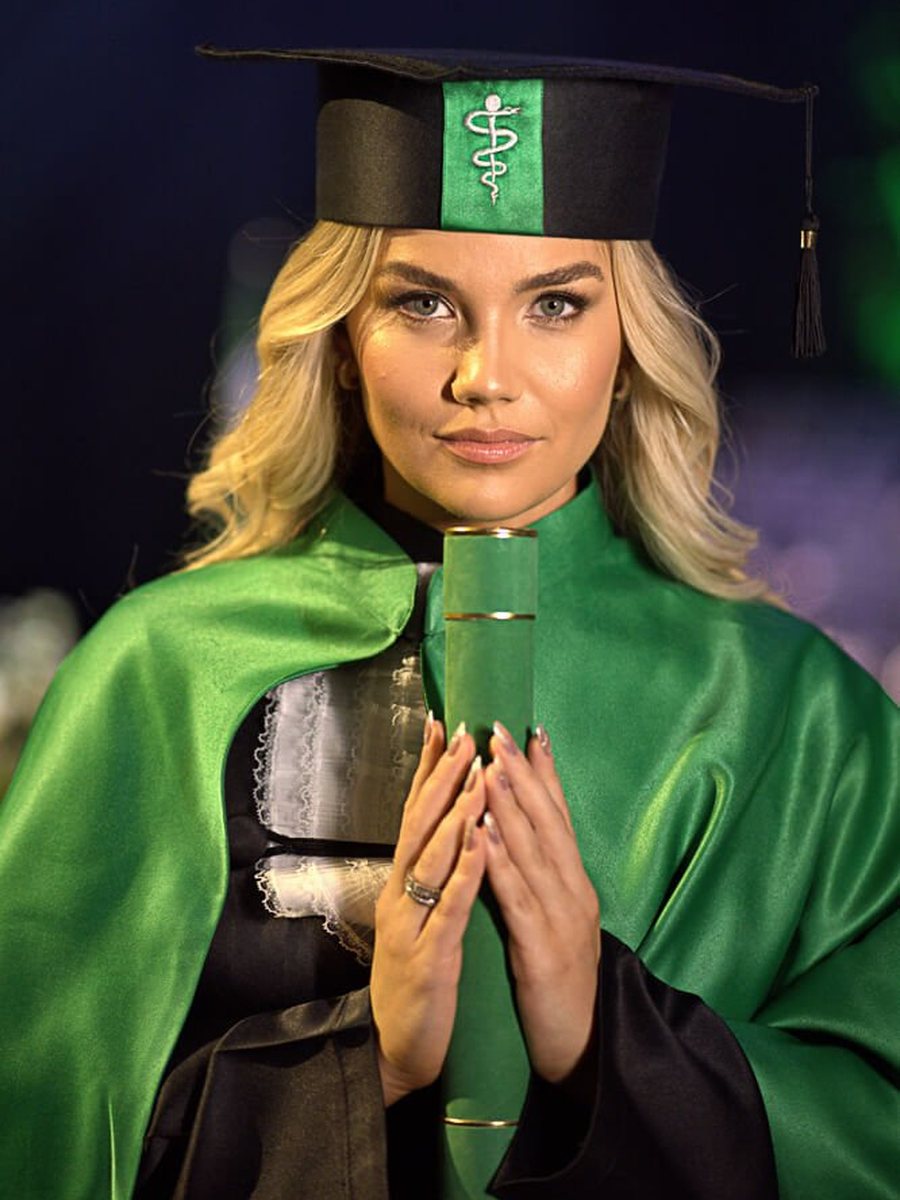 Retrato com diploma de formatura - Memorizze